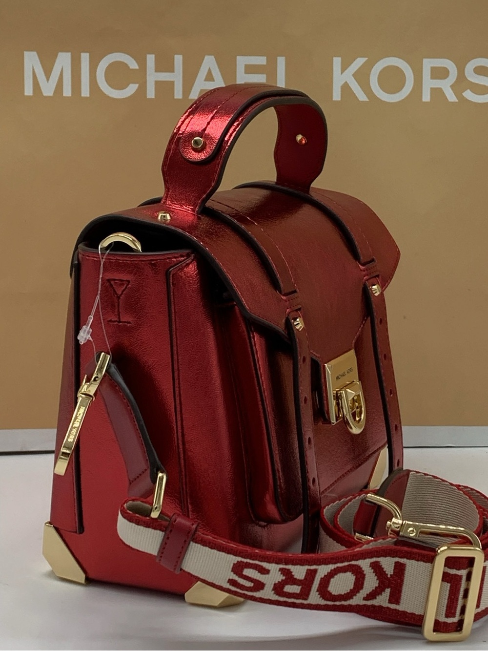 Michael Kors Manhattan Medium Patent
Faux Leather Satchel - Picture 4 of 15